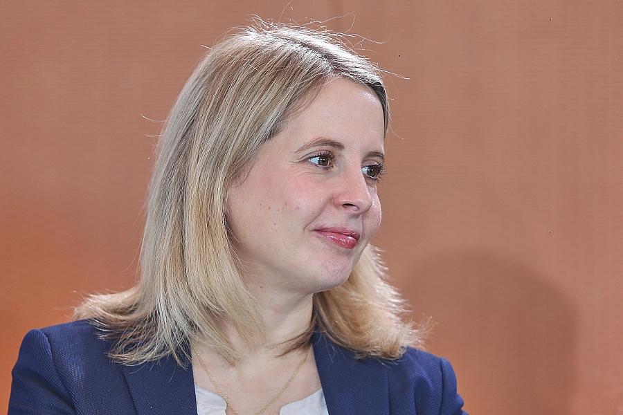 Bauministerin Hubertz kritisiert deutschen Innovationsmangel und Bürokratie