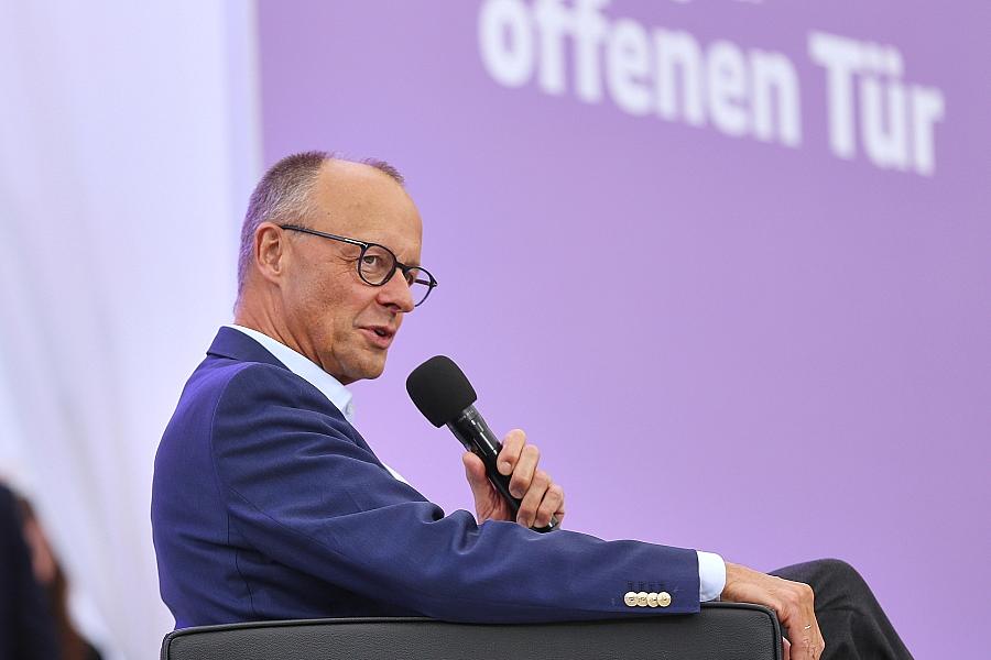 Merz fühlt sich trotz Urlaubspausen erholt und motiviert