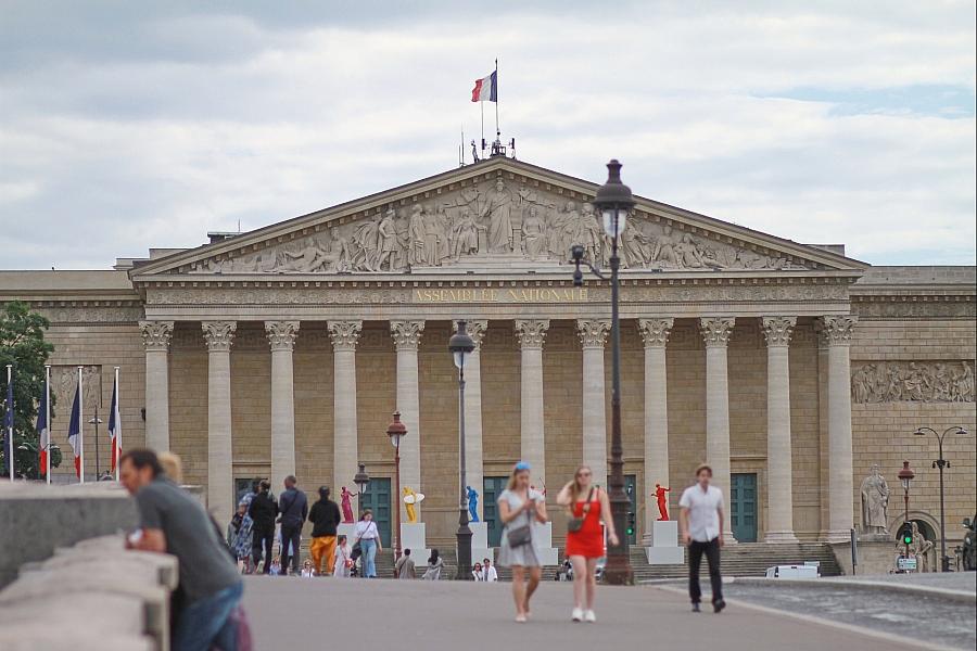 Deutsche Koalition äußert Sorge um Frankreichs politische Stabilität nach Misstrauensvotum gegen Bayrou