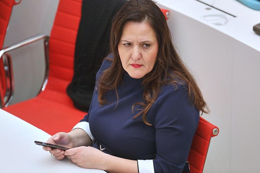 Ministerin Schüle besucht Inbetriebnahme von Agri-Photovoltaik-Anlage in Potsdam