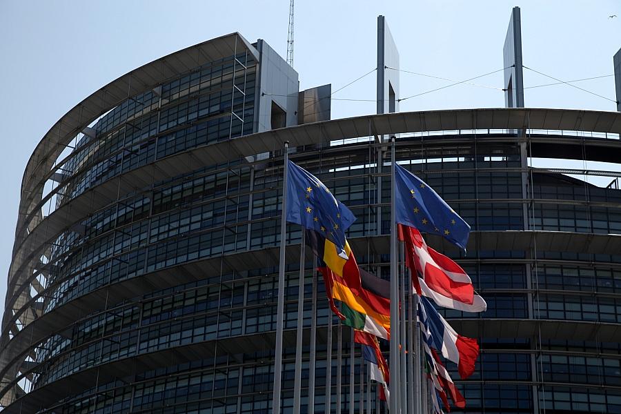 EU-Parlament droht Trump bei neuen Zöllen mit Aussetzung des Zoll-Deals