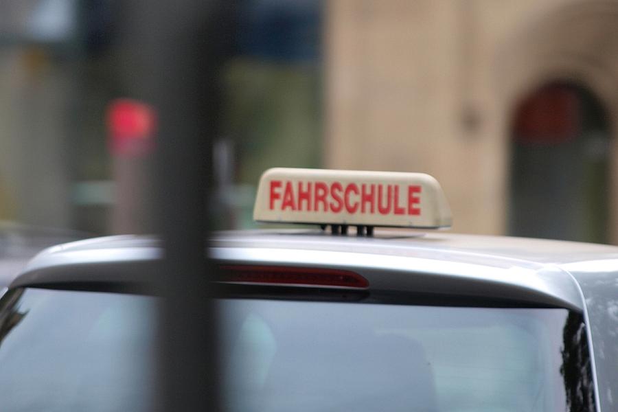 Neue EU-Führerscheinregeln: Digitale Version, strengere Probezeit und Fahrverbote