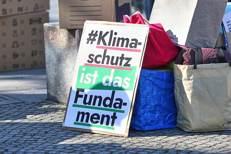 „Fridays For Future“ kritisiert Merz scharf wegen EU-Verbrenner-Aus