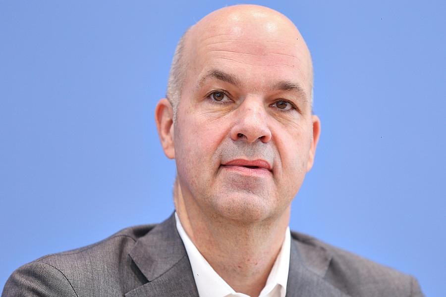 DIW-Präsident Fratzscher begrüßt Merz-Vorschlag für gesellschaftliches Pflichtjahr