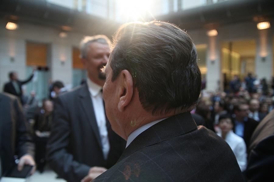 Schröder-Vernehmung soll unter Vorbehalt seiner gesundheitlichen Verfassung stattfinden