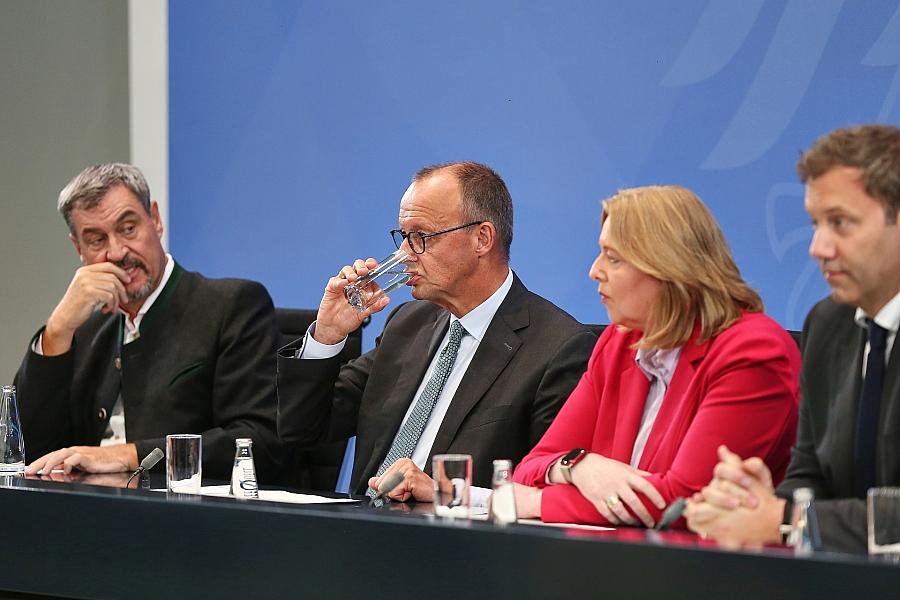Umfrage-Tiefstand: Regierungskoalition aus Union und SPD fällt auf 38 Prozent – AfD stärkste Kraft