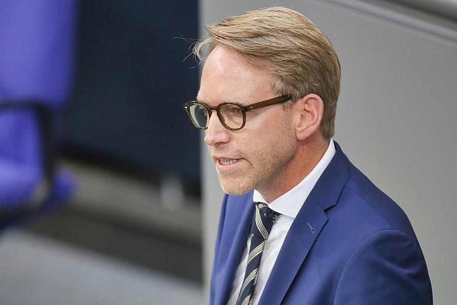 CDU und Grüne warnen vor russischer Spionage im Bundestag