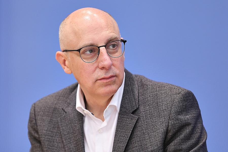 BfV-Chef warnt vor russischem Einfluss auf deutsche Politik und hybrider Kriegsführung