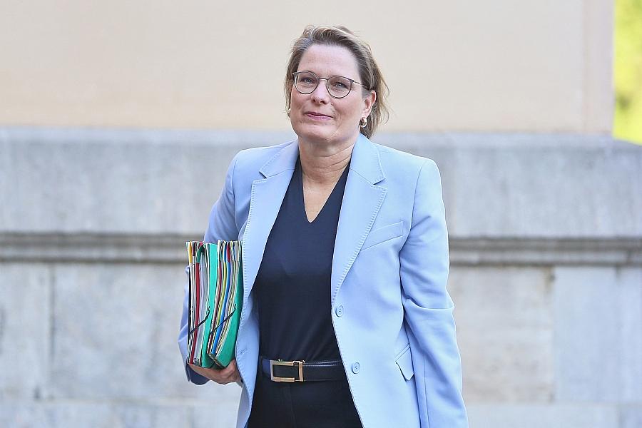 Hubig bekämpft Scheinvaterschaften und verbale sexuelle Belästigung – Reformen im Familienrecht geplant