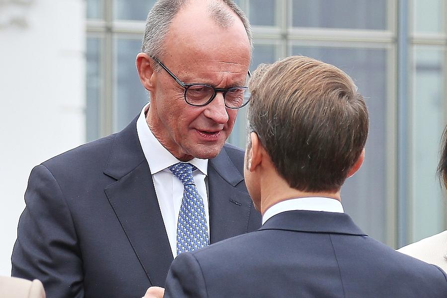 Bundesregierung zweifelt nicht an Frankreichs Stabilität nach Rücktritt des Premierministers
