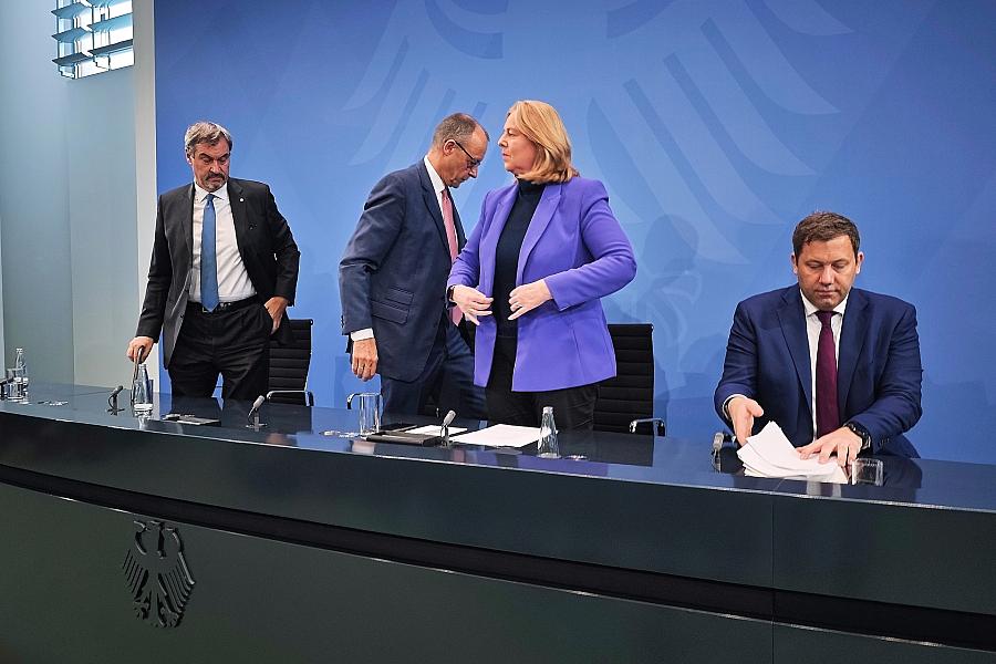 Grünen-Chef Banaszak kritisiert Bürgergeld-Sanktionen der Koalition scharf