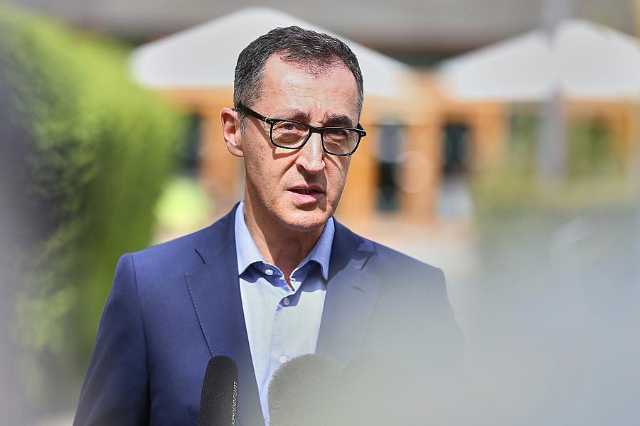 Stuttgart 21 erneut verzögert: Cem Özdemir kritisiert Verspätung von Bahnprojekt scharf