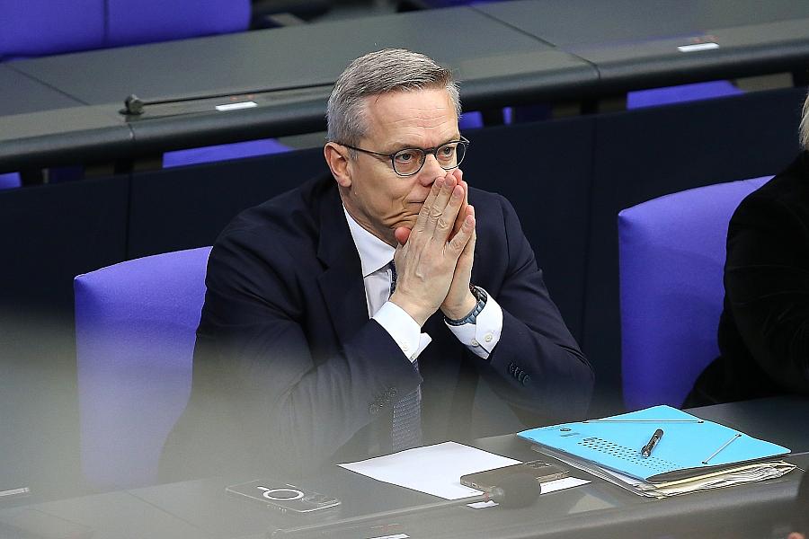 Digitalgipfel Berlin: Wildberger fordert Tempo bei Künstlicher Intelligenz und digitaler Souveränität