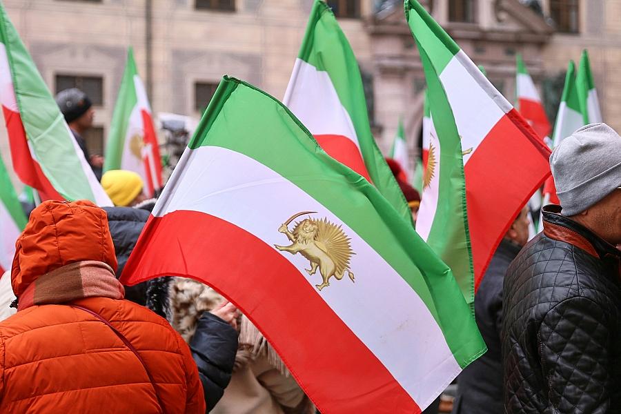 Iran-Fahnen (Archiv)