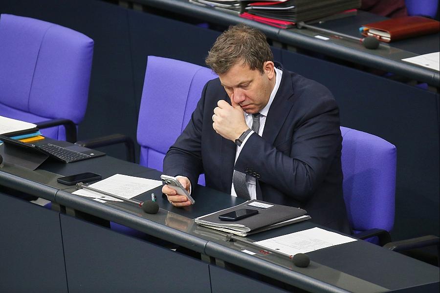 Klingbeil lehnt Eurobonds ab und kritisiert Unicredit