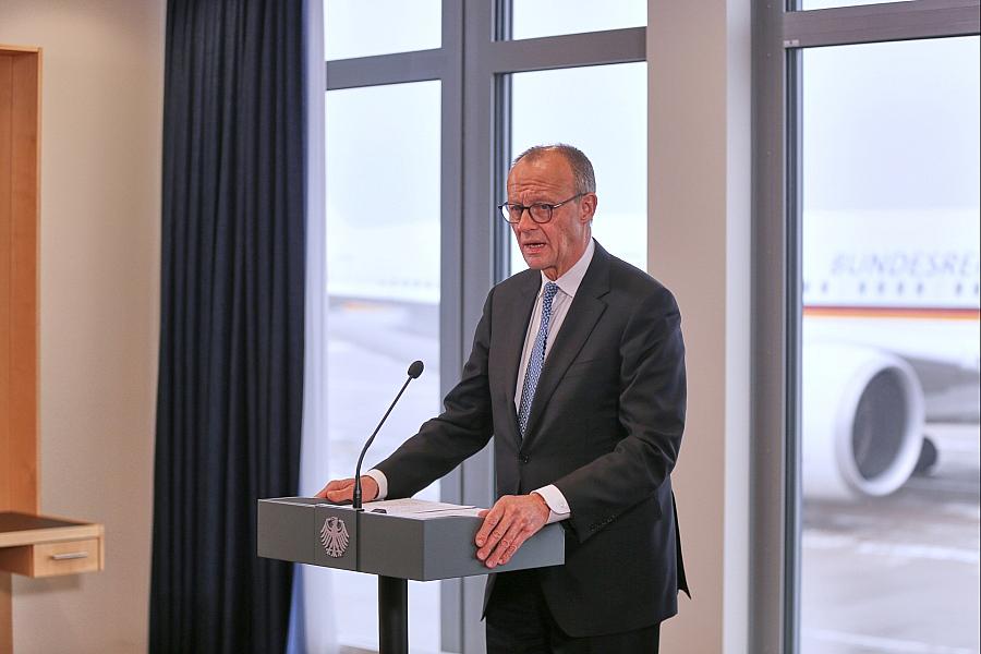 Friedensgespräche in Abu Dhabi: Merz reist in Golfregion, schaut aber nicht bei Ukraine-Verhandlungen vorbei