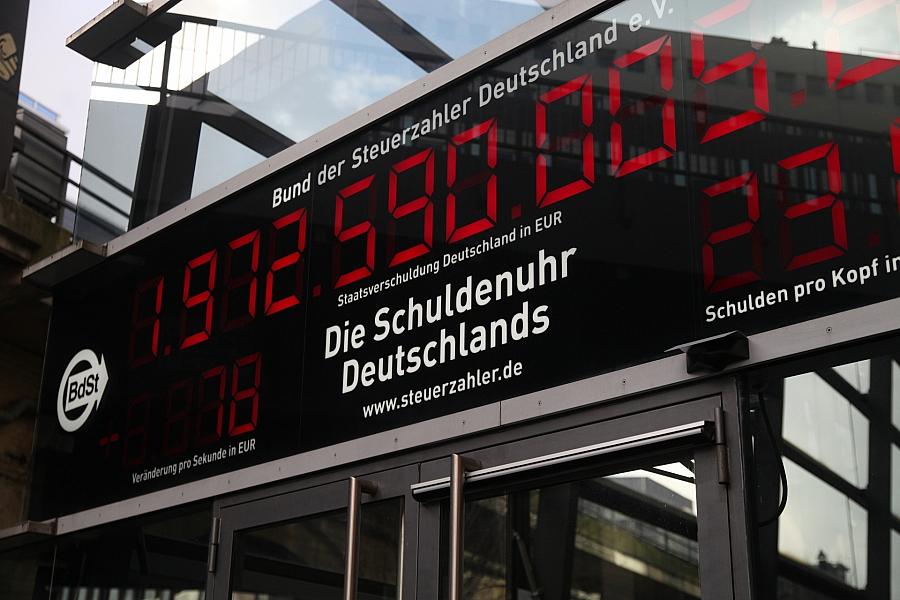 IW-Studie: Soziale Kosten und Zinsen treiben Bundeshaushalt – Investitionen in Bildung und Infrastruktur bleiben zurück