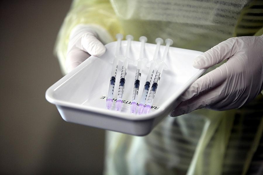 EU-Arzneimittelbehörde empfiehlt Kombi-Impfstoff von Moderna gegen Grippe und Covid-19 für Erwachsene ab 50