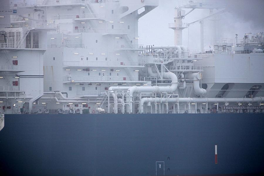 Schwimmendes LNG-Terminal in Wilhelmshaven (Archiv)