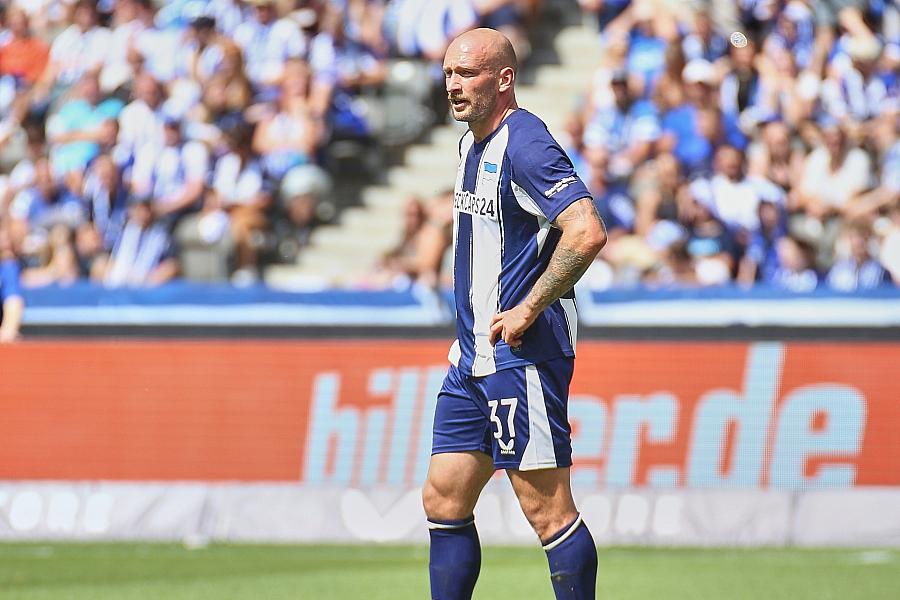 2. Bundesliga: Hertha BSC siegt klar gegen Elversberg, Schalke verspielt Führung gegen Dresden