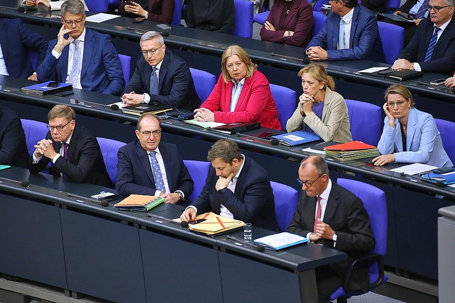 Wichtige Teile der Bundesregierung mit dem Bundeskanzler (Archiv)