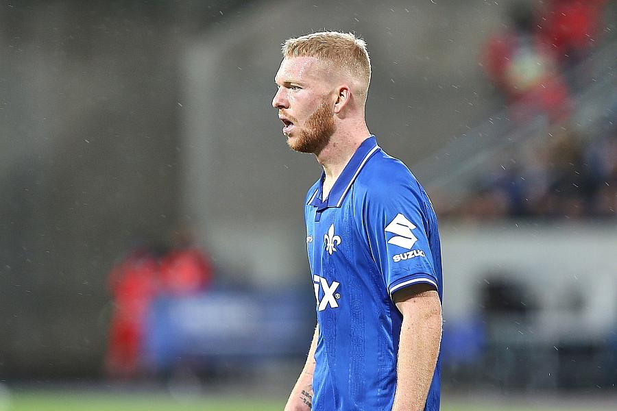 Darmstadt 98 übernimmt mit 4:0-Kantersieg gegen Kaiserslautern die Tabellenführung