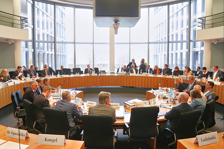 Bundestag: Haushaltsausschuss gibt grünes Licht für Beschaffung von Kamikazedrohnen für die Bundeswehr