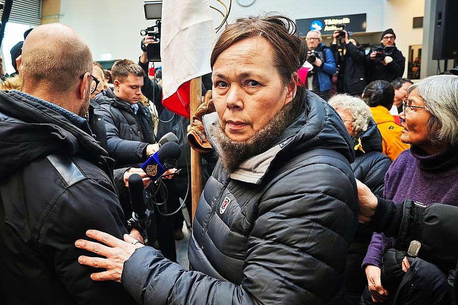 Regierungskrise in Grönland: Breite Koalition nach einem Jahr zerbrochen, Außenministerin Motzfeldt verliert Amt