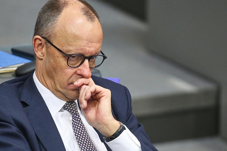 IW-Direktor Hüther kritisiert Merz scharf für Infragestellen des CO2-Emissionshandels