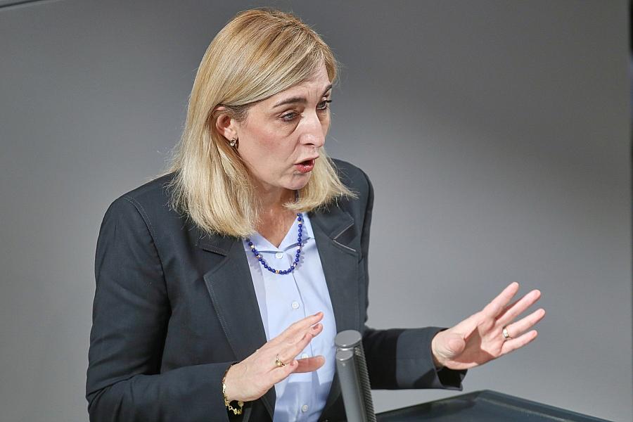 Bundesgesundheitsministerin Warken kündigt umfassende Gesundheitsreform an und will steigende Krankenkassenbeiträge stoppen