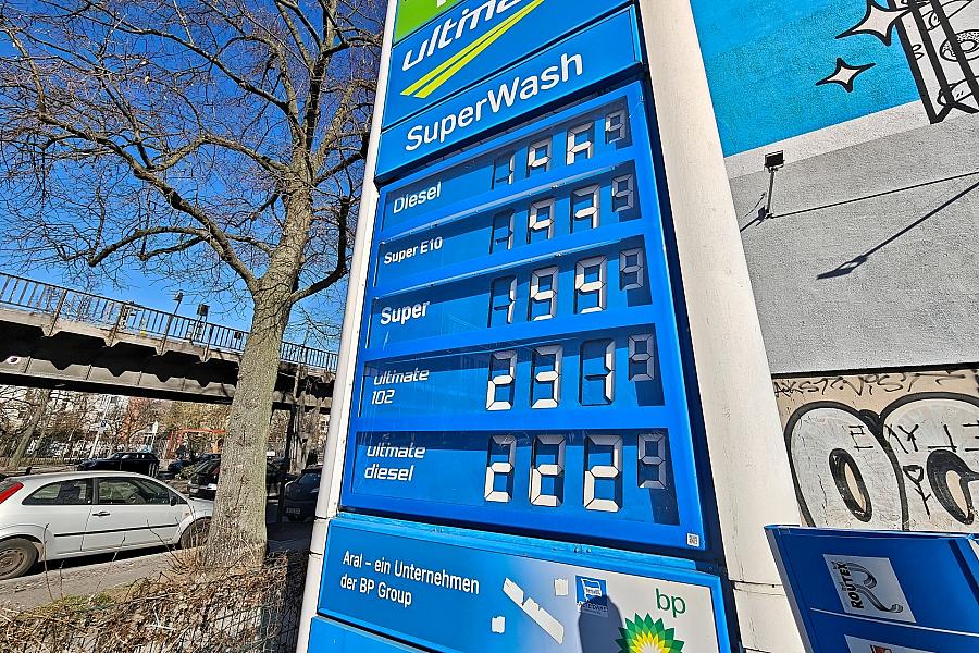 Regierung stellt neues Modell zur Preisbegrenzung an Tankstellen in Aussicht