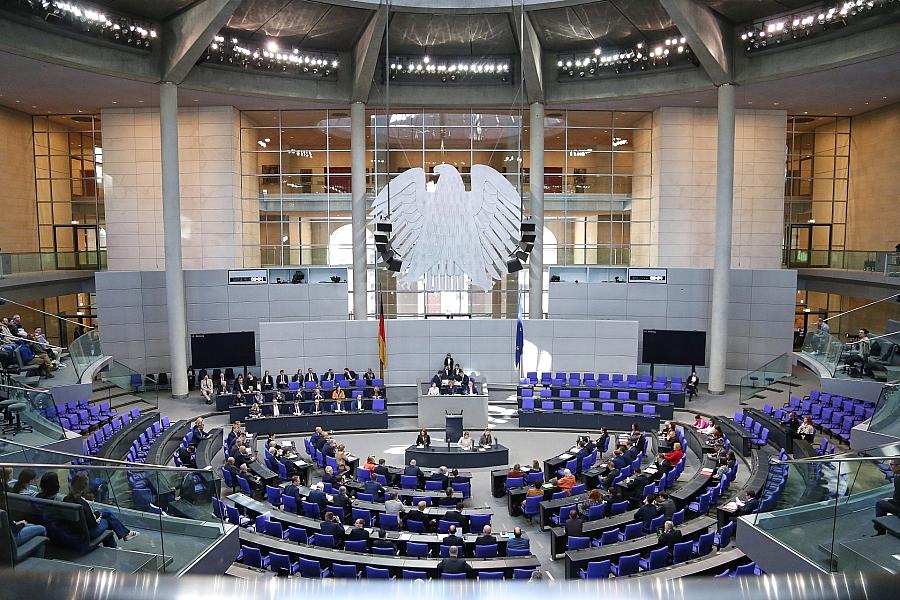 Bundestag beschließt Aufnahme des Wolfs ins Jagdgesetz mit Jagdzeit und Sonderregeln