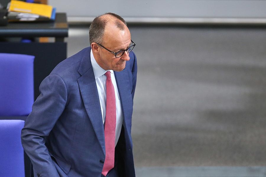 Bundeskanzler Merz telefoniert mit Japans Premierministerin Takaichi über Geopolitik und Handel