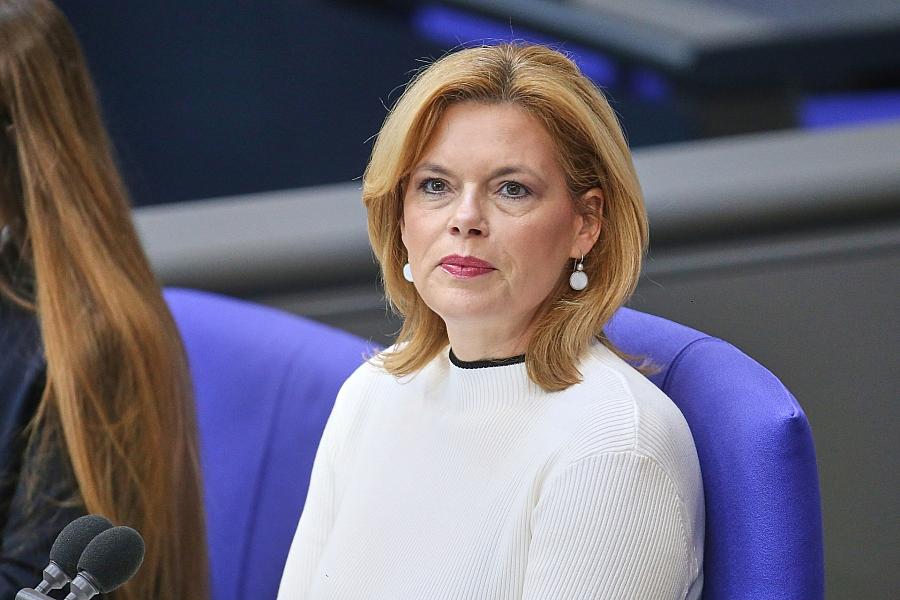 Klöckner verteidigt Militärschlag gegen Iran und weist völkerrechtliche Kritik zurück