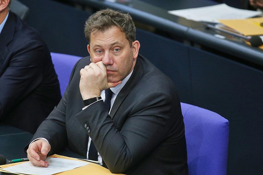 Klingbeil: Etat-Einsparungen erreicht, doch Milliardenlöcher im Bundeshaushalt bleiben riesig