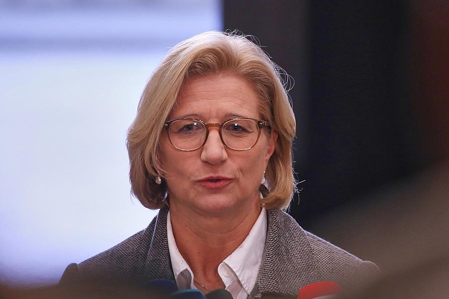 Rehlinger lehnt Lockerung von Ölsanktionen gegen Russland ab