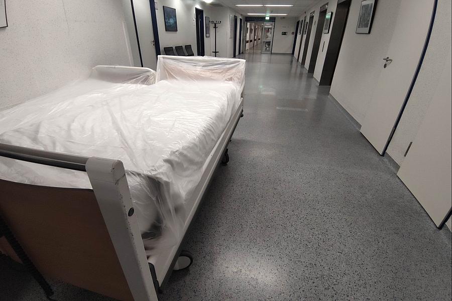 Krankenhausreform vor Bundestagsentscheidung: GKV dämpft Erwartungen an große Einsparungen