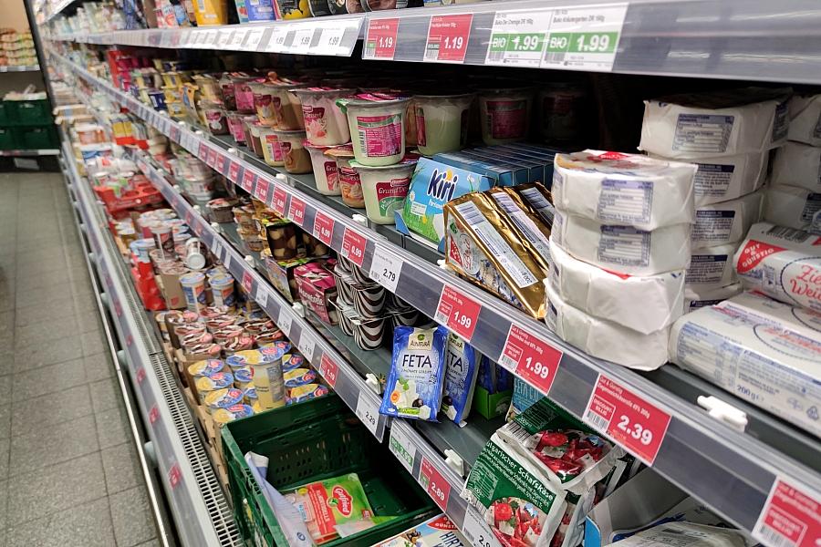 Iran-Konflikt treibt Ölpreise und Inflation – Wirtschaftsweise Schnitzer warnt vor breiten Preissteigerungen