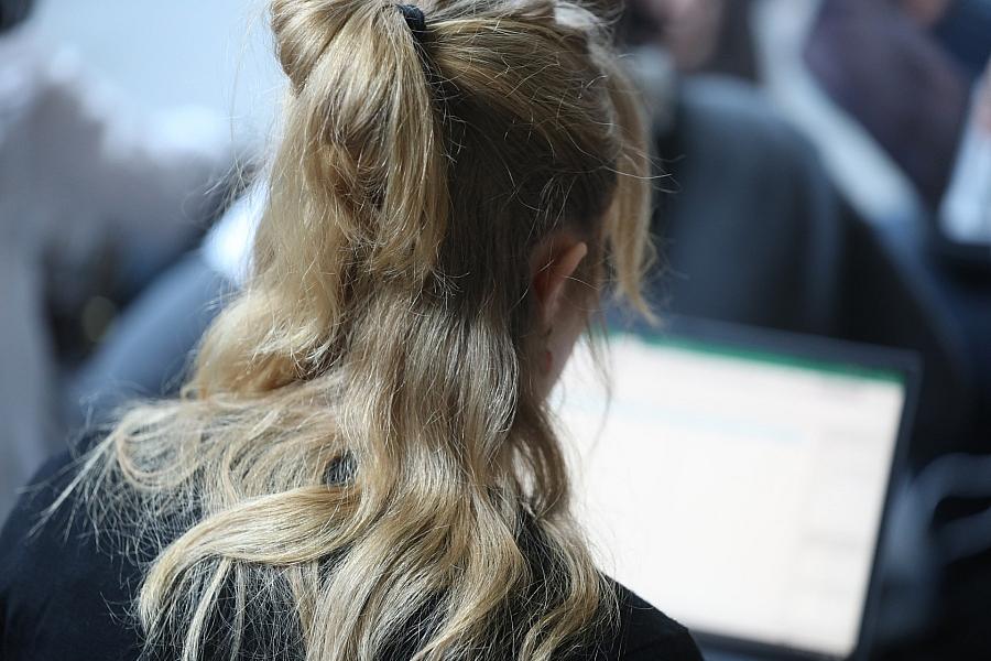 Digitalminister Wildberger warnt vor KI-Umbruch am Arbeitsmarkt und fordert entschlossenes Handeln