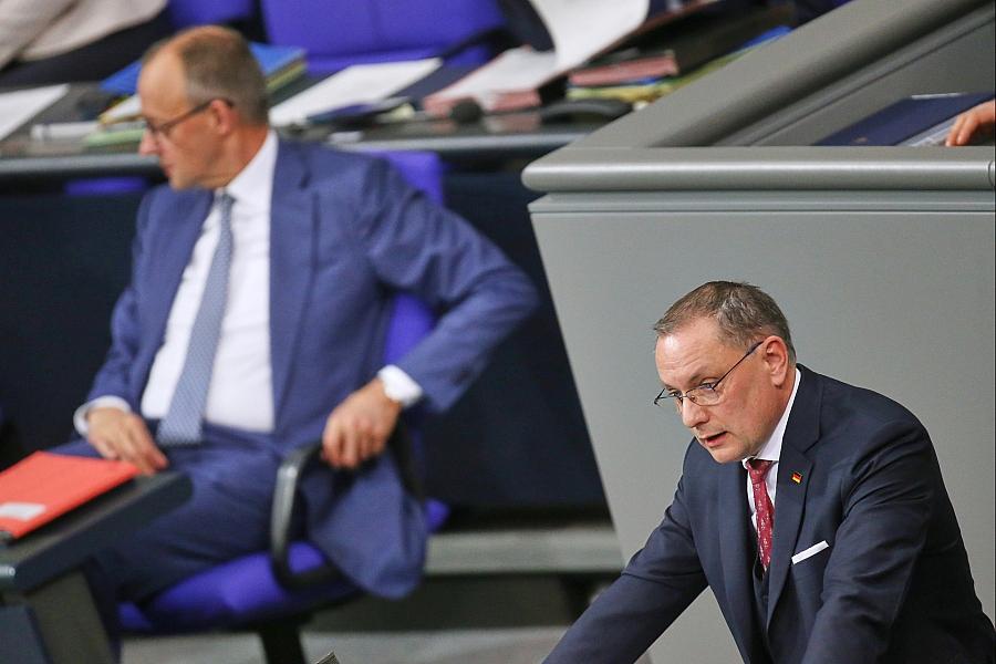 Umfrage zur Wählergunst: Union behauptet knappen Vorsprung vor AfD