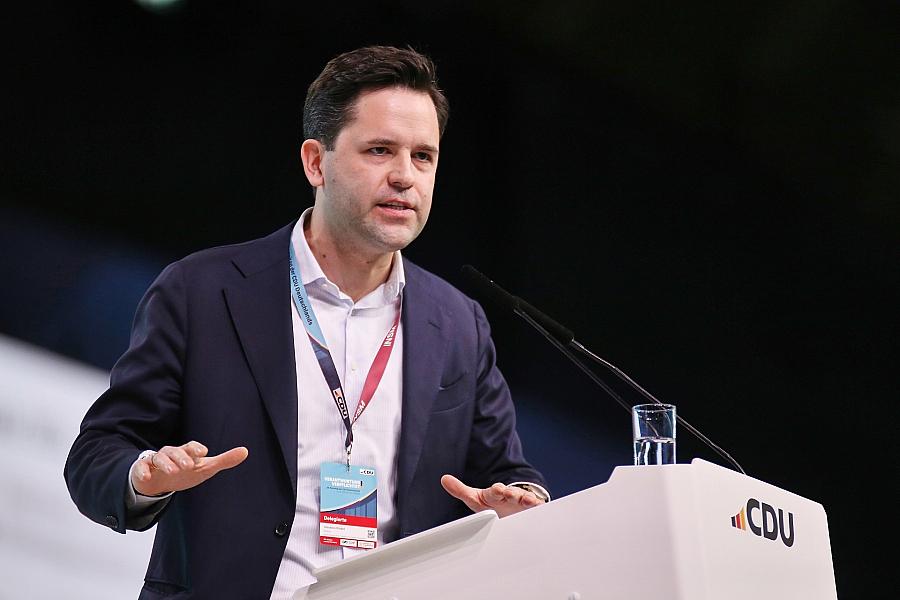 JU-Chef Winkel unterstützt Reiche im Koalitionsstreit und kritisiert Klingbeils Übergewinnsteuer-Pläne