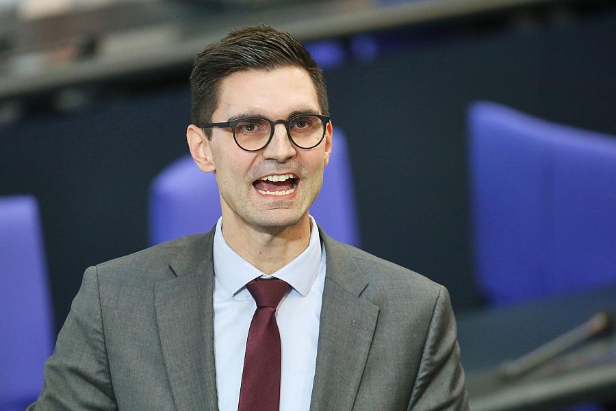 Tankrabatt verteidigt: CDU-Politiker fordert gezieltere Hilfen für Pendler und Familien