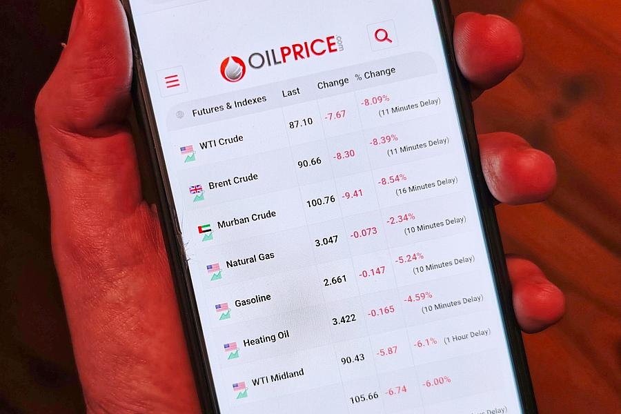 Ölpreise auf einem Smartphone (Archiv)