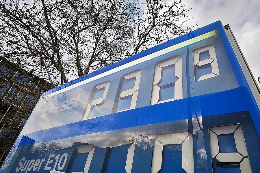 Spritpreis-Senkung um 17 Cent soll auch bei fallenden Preisen kommen