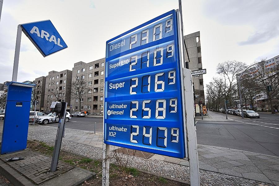 Bundeskartellamt erwartet schnelle Spritpreissenkungen nach Rohölpreisverfall
