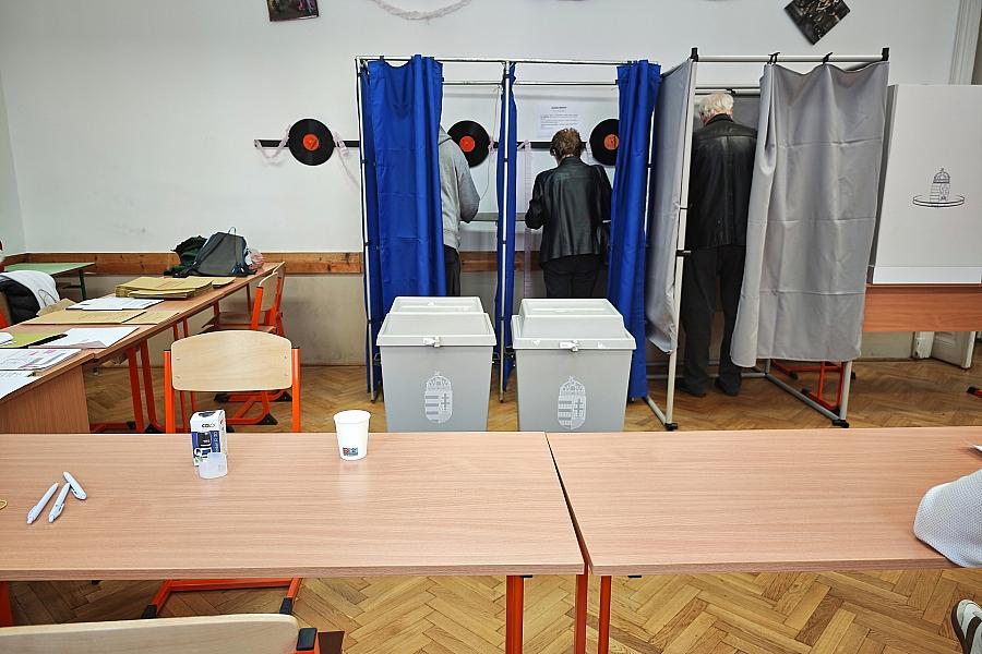 Parlamentswahl in Ungarn: Rekordwahlbeteiligung könnte Ende der Orban-Ära bedeuten