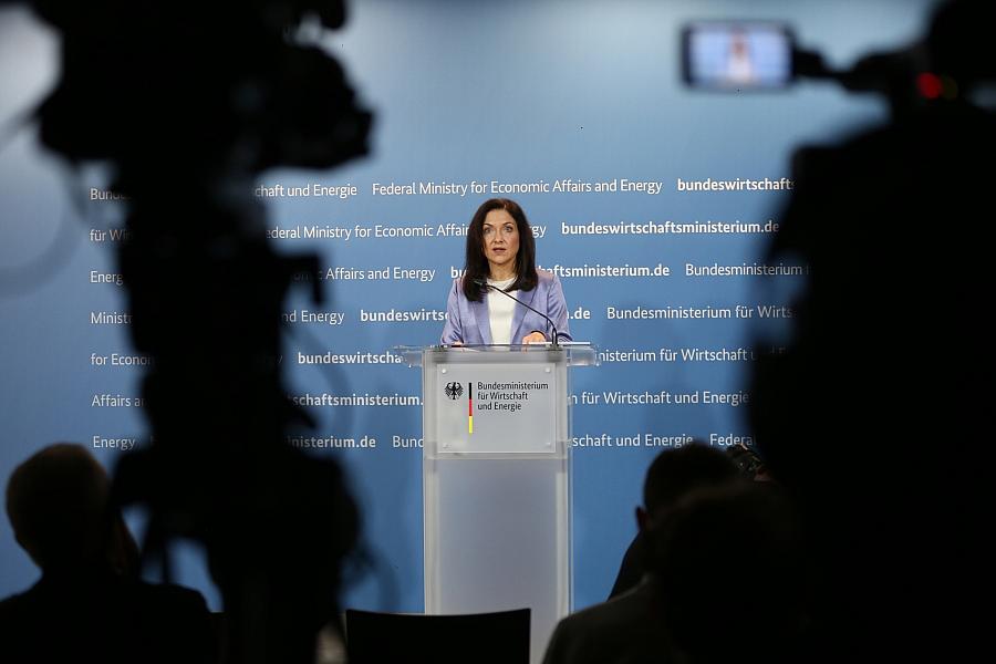 3,8 Milliarden Euro für günstigen Strom und Dekarbonisierung – Reiche will Industriestrompreis bürokratiearm umsetzen