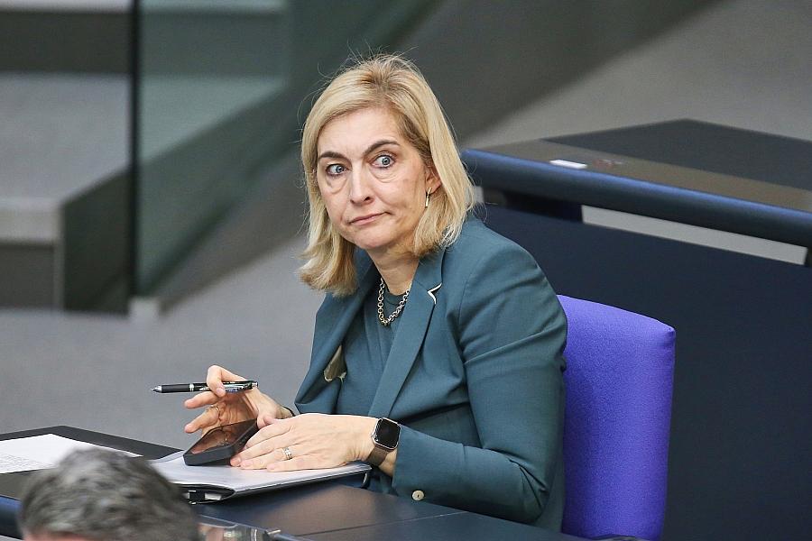 Hautkrebsscreening-Reform: Gesundheitsministerin Warken verteidigt Fokussierung auf Risikogruppen