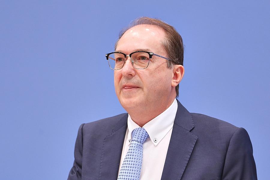 Bundesinnenminister Dobrindt plant Gesetz zu automatisierter Datenanalyse und biometrischem Abgleich gegen Terroristen