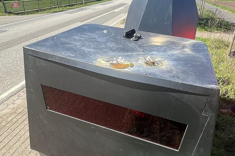 Unbekannte beschädigen Blitzeranhänger in Dreilützow